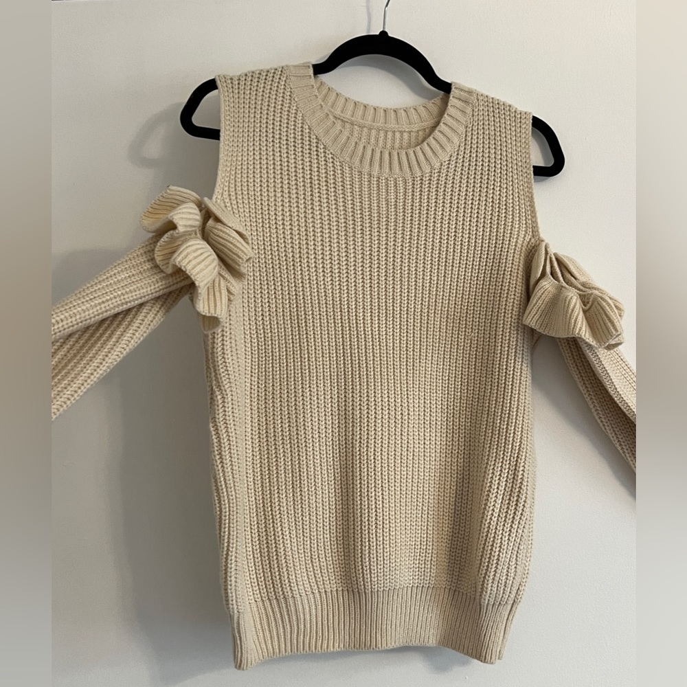 Beautiful Top, open shoulders, size Small